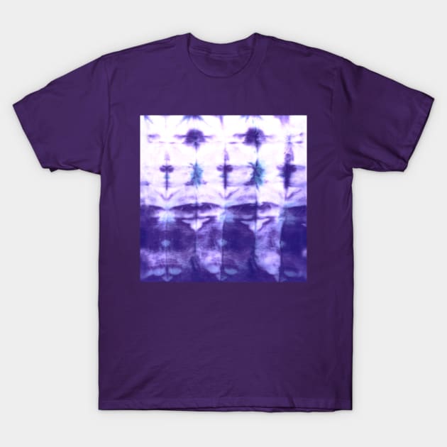 Purple Shibori Stripes T-Shirt by Carolina Díaz